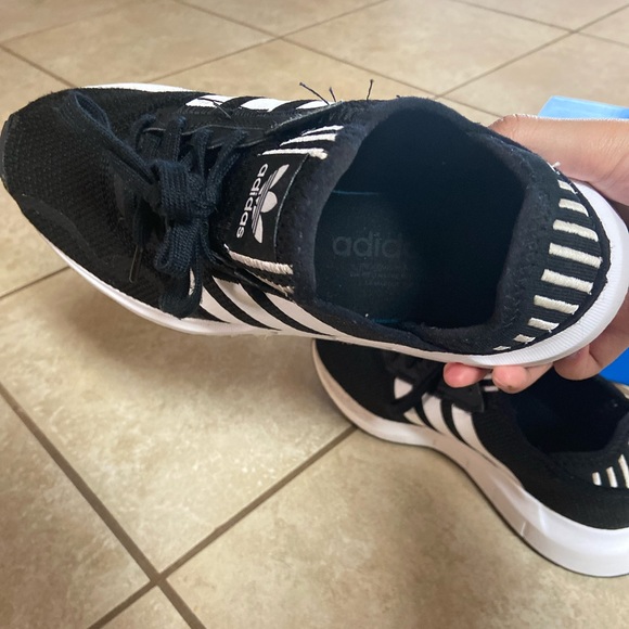 Great Condition Women’s Adidas Swift Run X - Picture 7 of 14